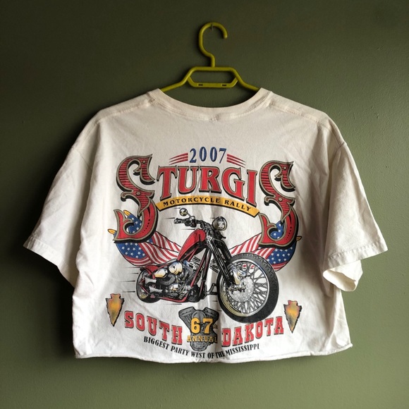 Cropped Graphic Tee - Picture 2 of 3